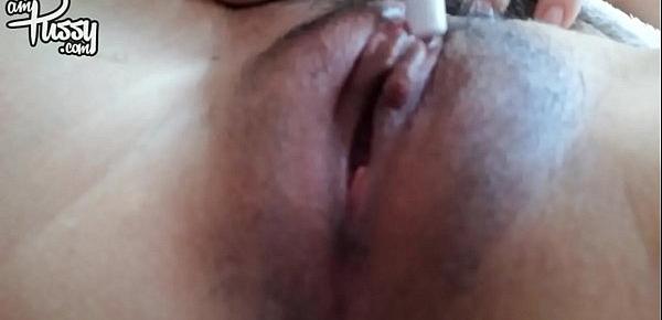  Extreme closeup masturbation using vibrator